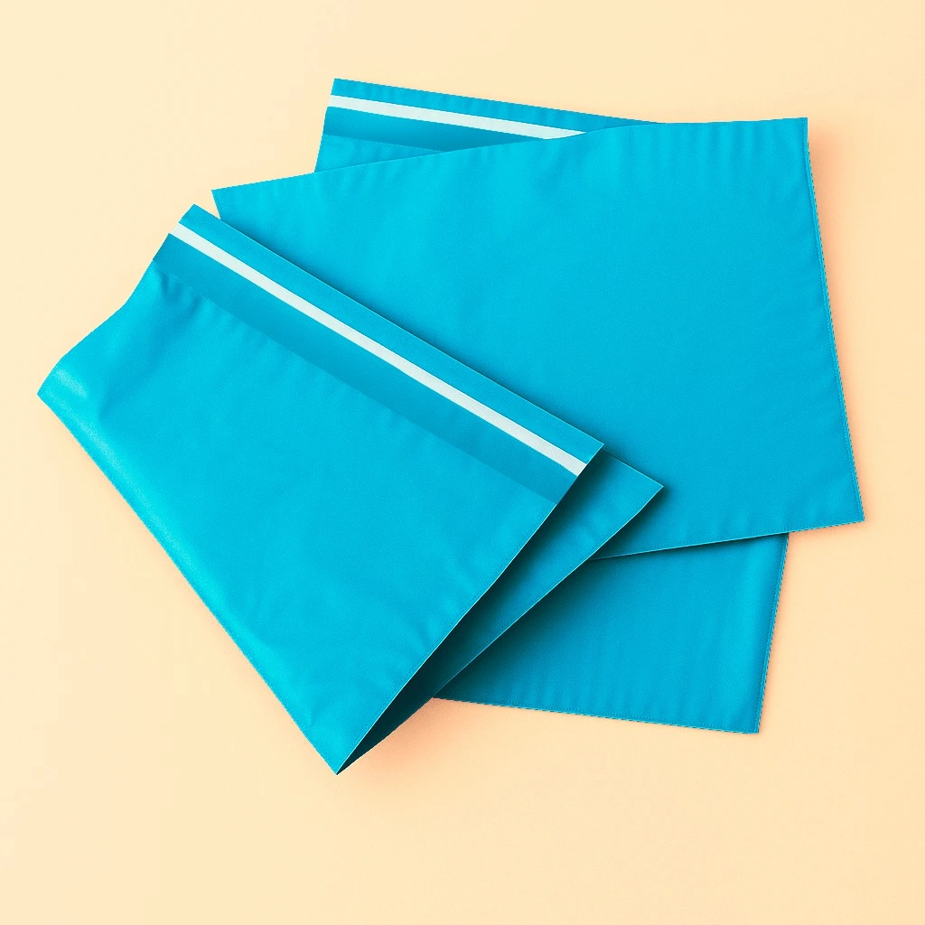 Bolsa envíos agua marina doblada